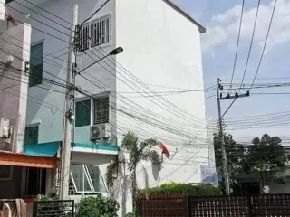 À vendre et à louer 4 chambres maison de ville à Pak Kret, Nonthaburi