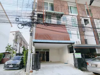 À vendre et à louer 4 chambres maison de ville à Pak Kret, Nonthaburi