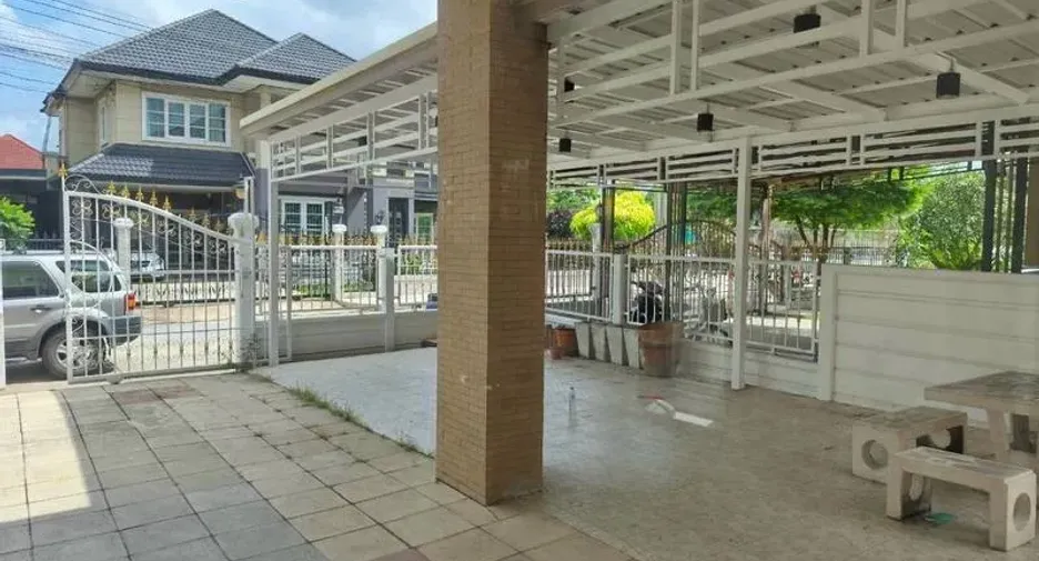 Casa en alquiler de 3 habitaciones en Thanyaburi, Pathum Thani