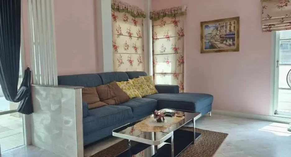 Casa en alquiler de 3 habitaciones en Thanyaburi, Pathum Thani