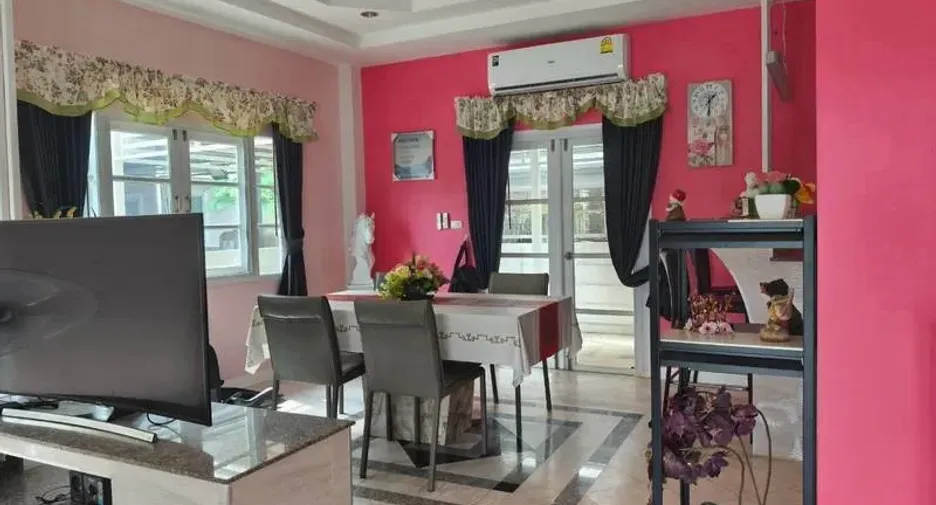 Casa en alquiler de 3 habitaciones en Thanyaburi, Pathum Thani
