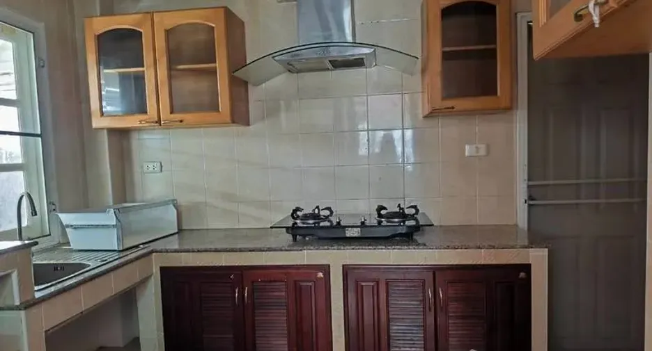 Casa en alquiler de 3 habitaciones en Thanyaburi, Pathum Thani