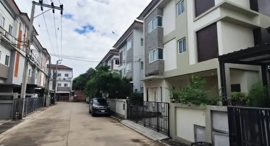 Casa en venta de 3 habitaciones en Mueang Nonthaburi, Nonthaburi
