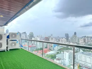 À louer 4 chambres condo à Khlong Toei, Bangkok