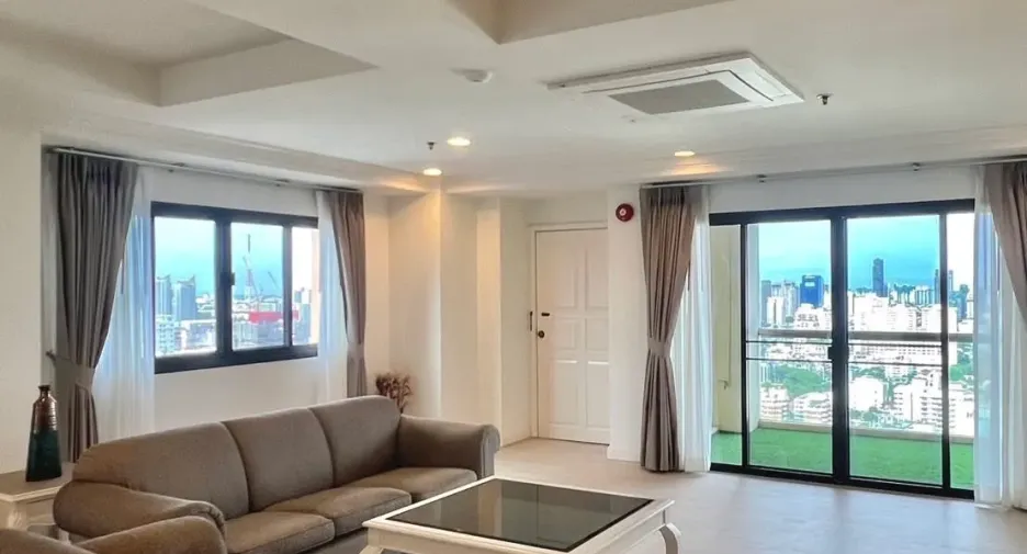 À louer 4 chambres condo à Khlong Toei, Bangkok