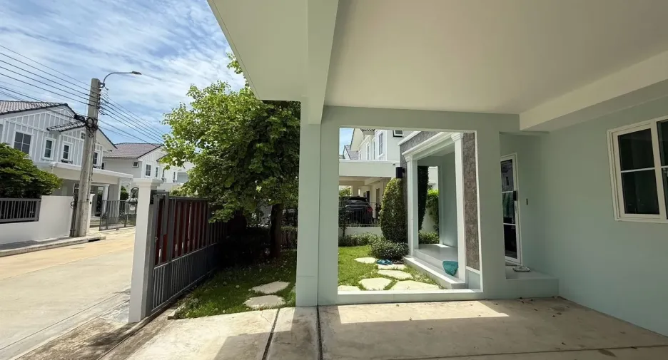 Haus zur Miete mit 3 Zimmer in Bang Phli, Samut Prakan