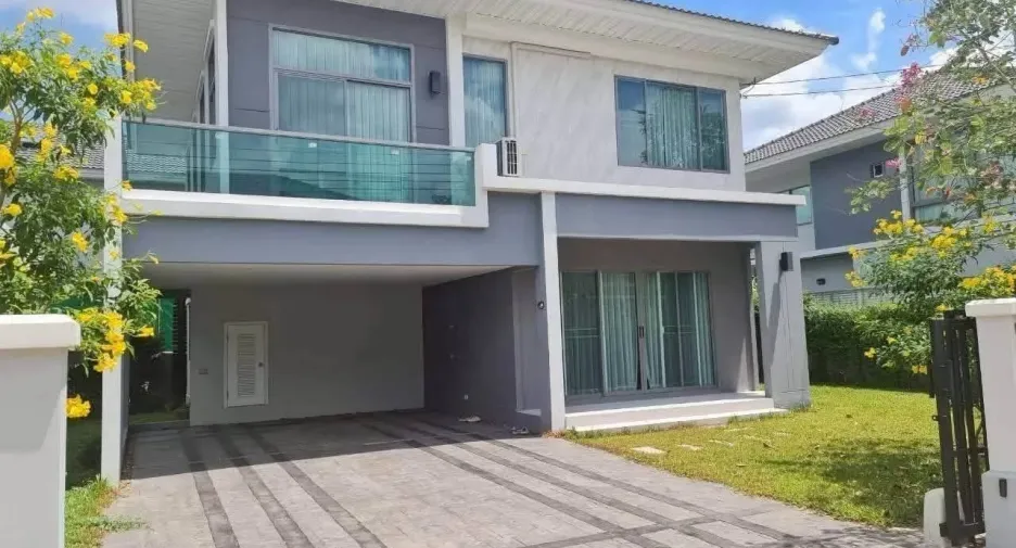 For rent and for sale 4 bedrooms house in Lat Krabang, Bangkok