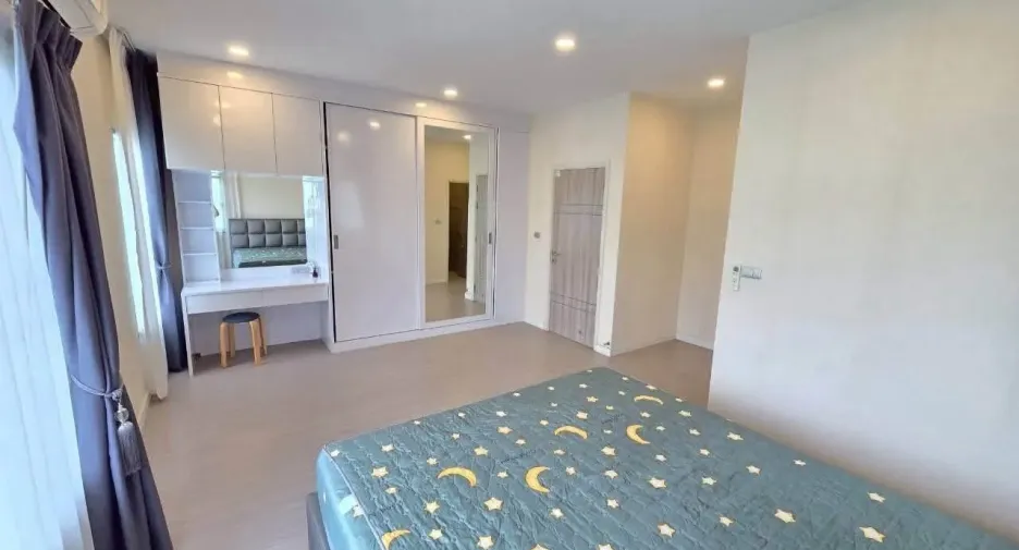 For rent and for sale 4 bedrooms house in Lat Krabang, Bangkok