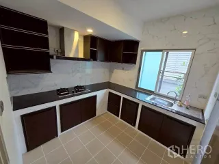For rent and for sale 4 bedrooms house in Lat Krabang, Bangkok