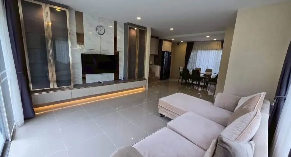 For rent and for sale 4 bedrooms house in Lat Krabang, Bangkok