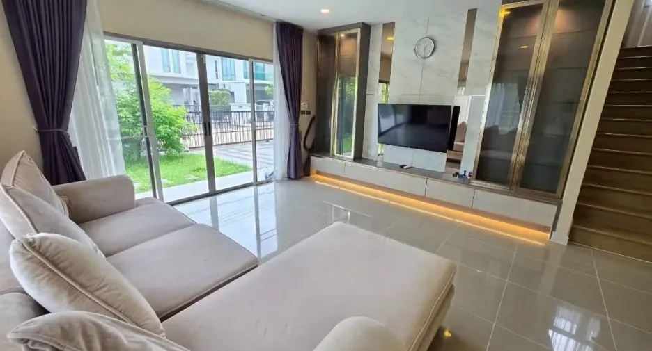 For rent and for sale 4 bedrooms house in Lat Krabang, Bangkok
