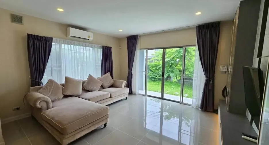 For rent and for sale 4 bedrooms house in Lat Krabang, Bangkok