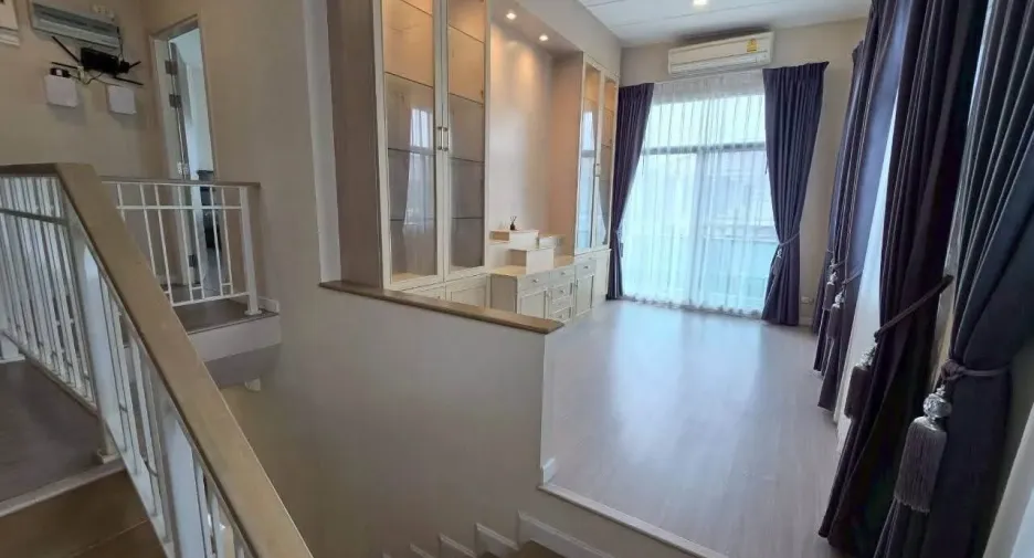 For rent and for sale 4 bedrooms house in Lat Krabang, Bangkok