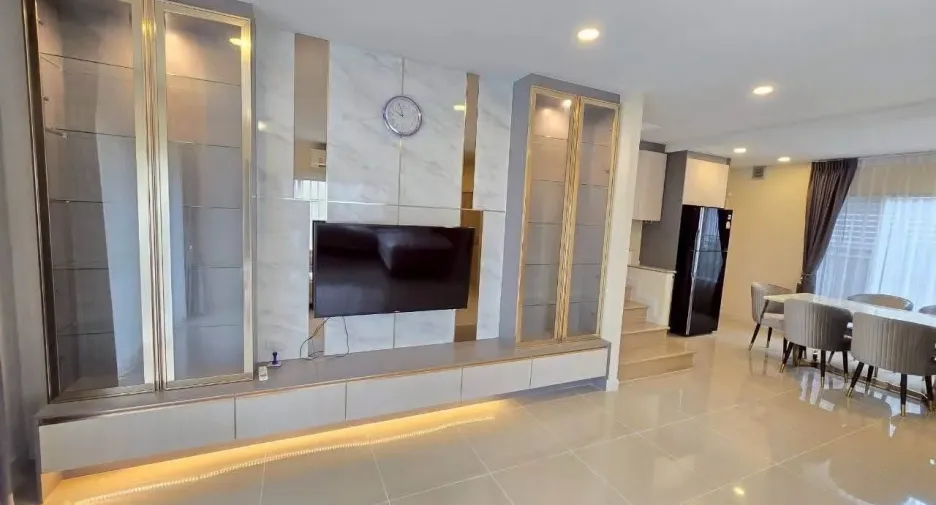 For rent and for sale 4 bedrooms house in Lat Krabang, Bangkok