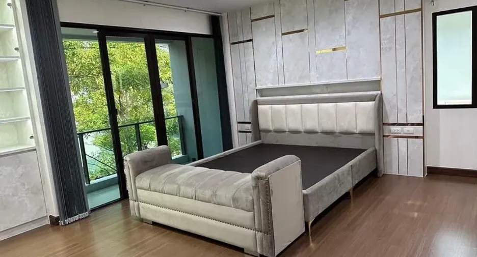 À vendre 3 chambres maison à Saphan Sung, Bangkok