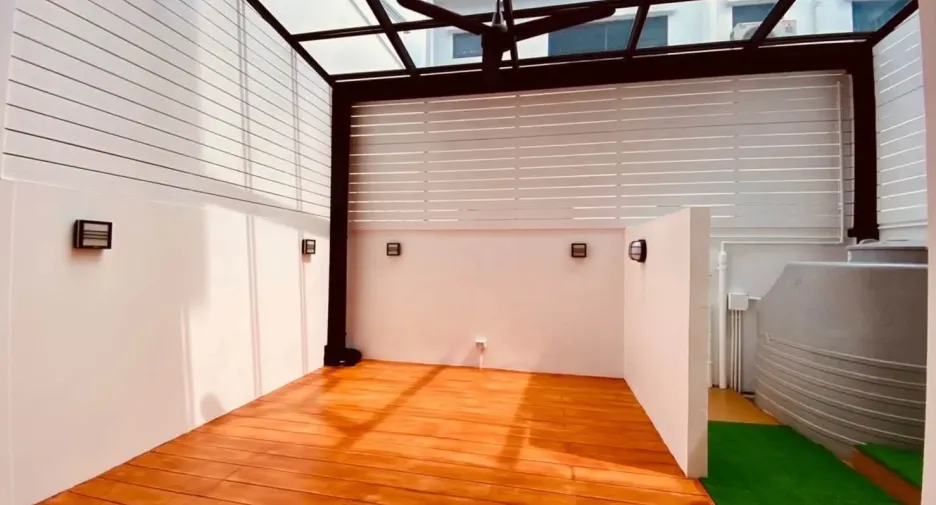 For rent 3 bedrooms townhouse in Lat Phrao, Bangkok