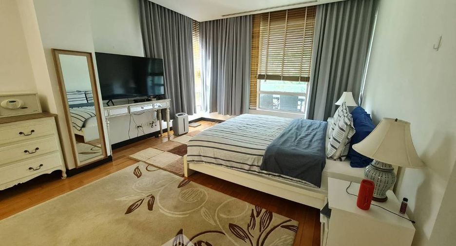 For sale 3 bedrooms condo in Yan Nawa, Bangkok