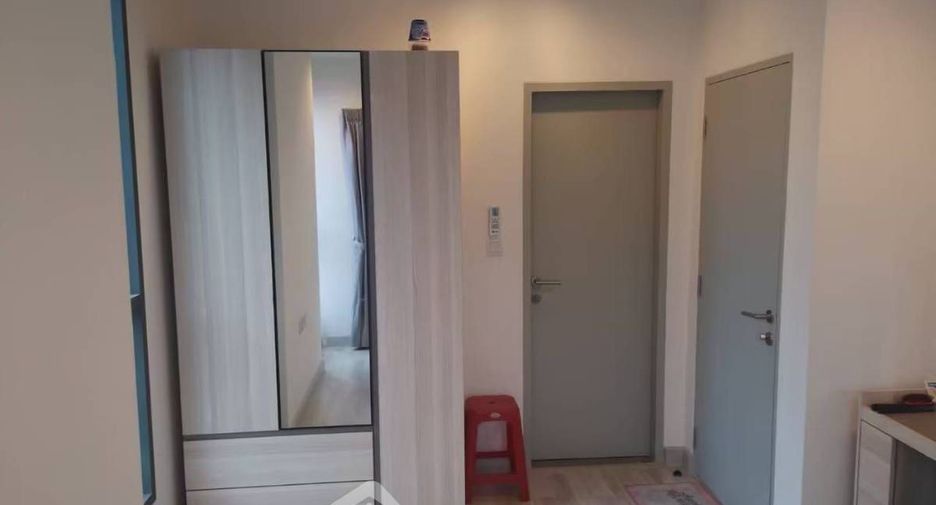 Condo en alquiler de 2 habitaciones en Huai Khwang, Bangkok