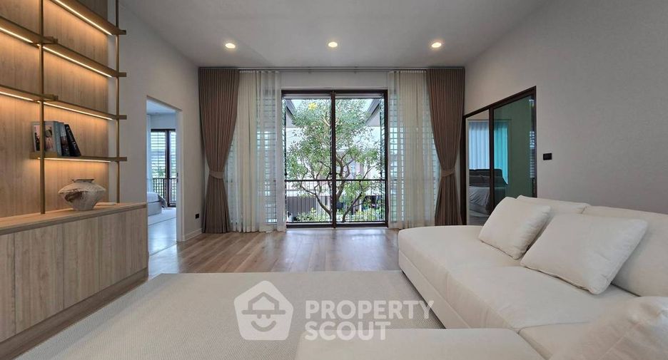 For rent and for sale 4 bedrooms house in Bang Kapi, Bangkok