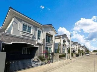 Casa en venta de 4 habitaciones en Bang Khen, Bangkok