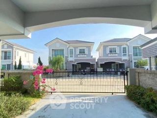 Casa en venta de 4 habitaciones en Bang Khen, Bangkok
