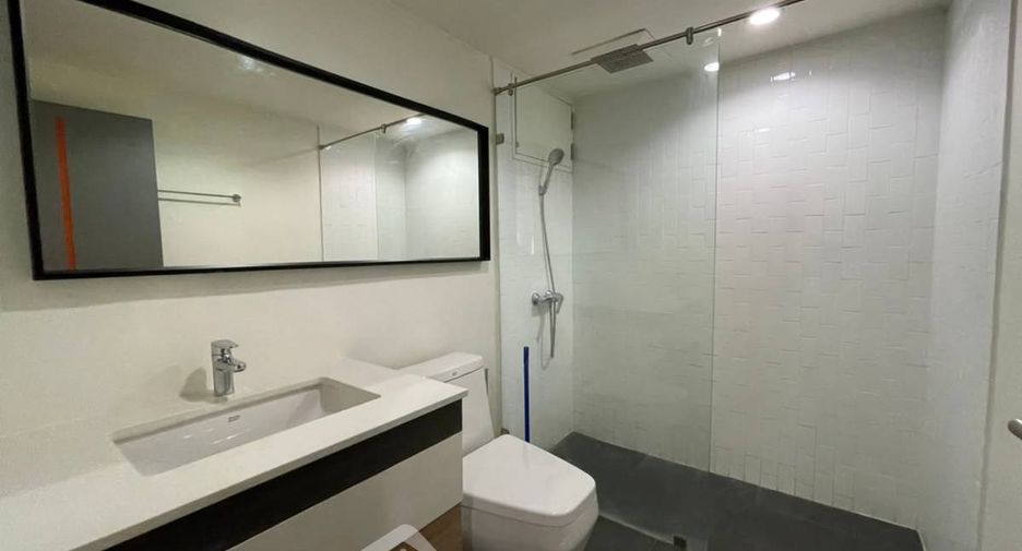 For rent そして for sale 3 ベッドルーム condo in Watthana, Bangkok