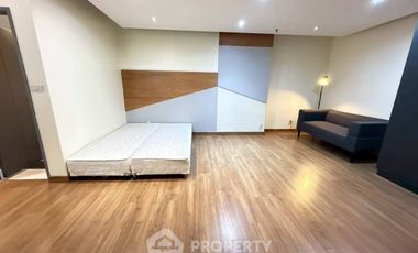 For rent そして for sale 3 ベッドルーム condo in Watthana, Bangkok