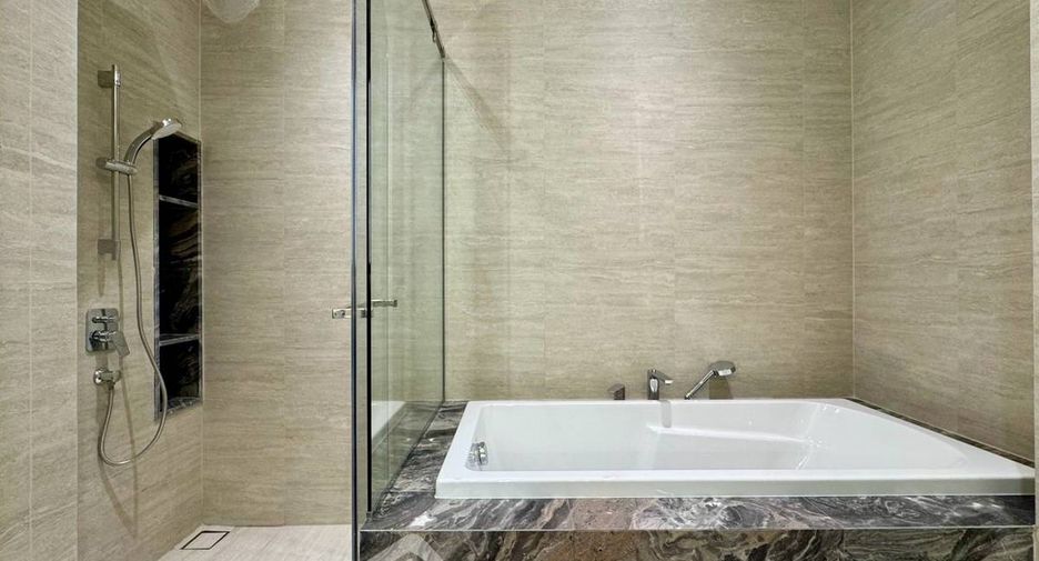 For sale 2 ベッドルーム condo in Phaya Thai, Bangkok