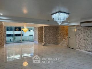 Condo en venta de 4 habitaciones en Watthana, Bangkok