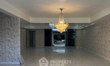 Condo en venta de 4 habitaciones en Watthana, Bangkok