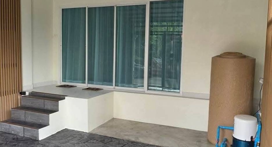 Reihenhaus zum Kauf mit 4 Zimmer in Khlong Sam Wa, Bangkok