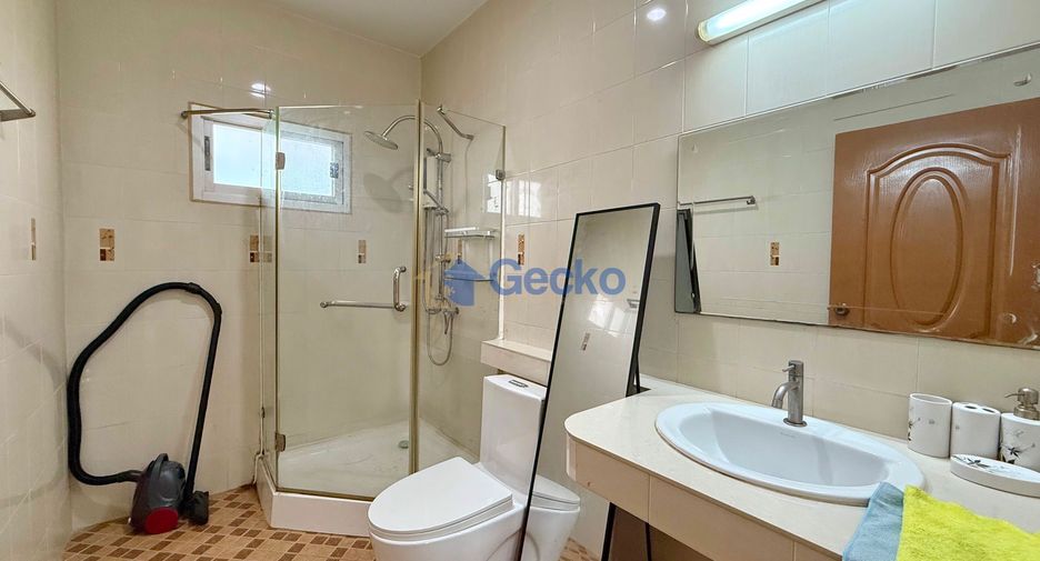Casa en alquiler de 2 habitaciones en Bang Lamung, Chonburi