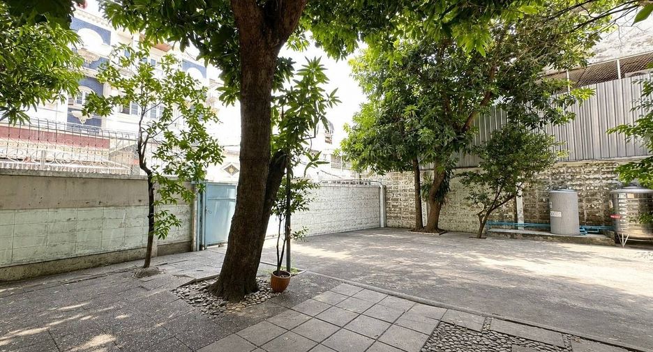 For sale 7 bedrooms house in Din Daeng, Bangkok