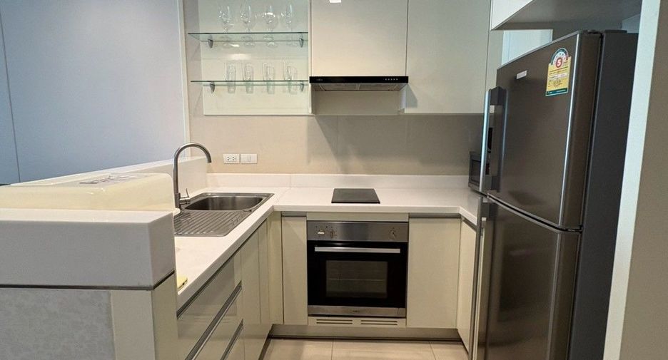 For rent 2 bedrooms apartment in Khlong Toei, Bangkok