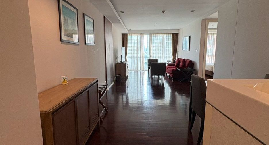 For rent 2 bedrooms apartment in Khlong Toei, Bangkok