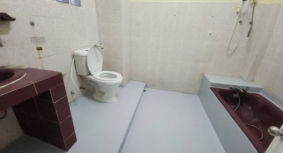Аренда 5 спальни дом в Чатучак, Бангкок