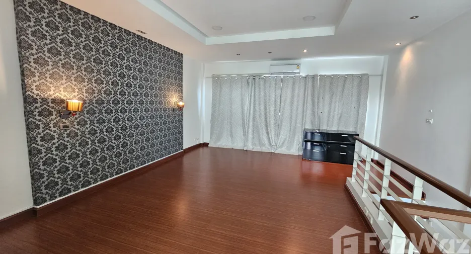 Casa adosada en venta de 3 habitaciones en Mueang Samut Prakan, Samut Prakan