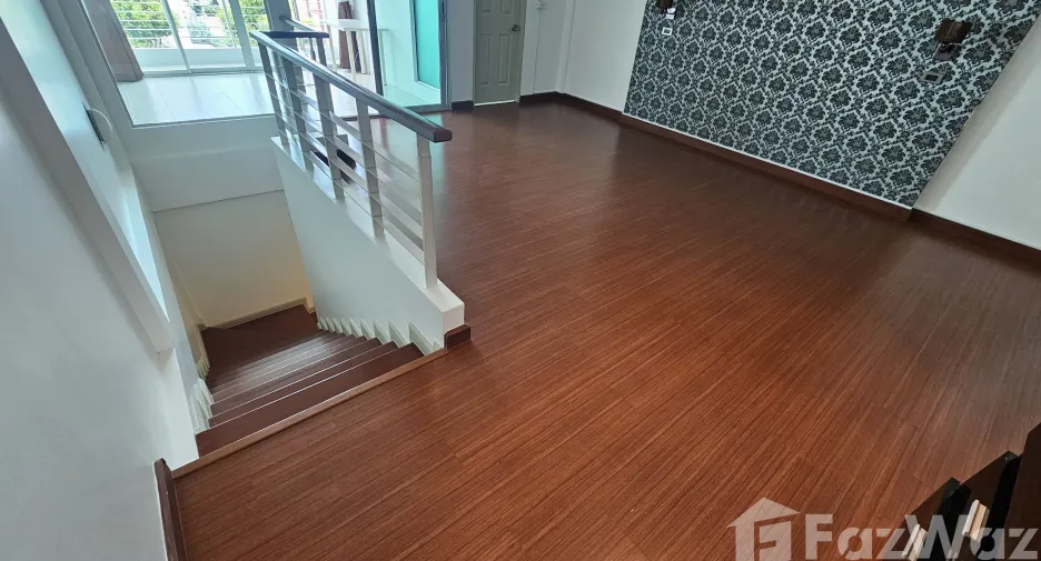 Casa adosada en venta de 3 habitaciones en Mueang Samut Prakan, Samut Prakan