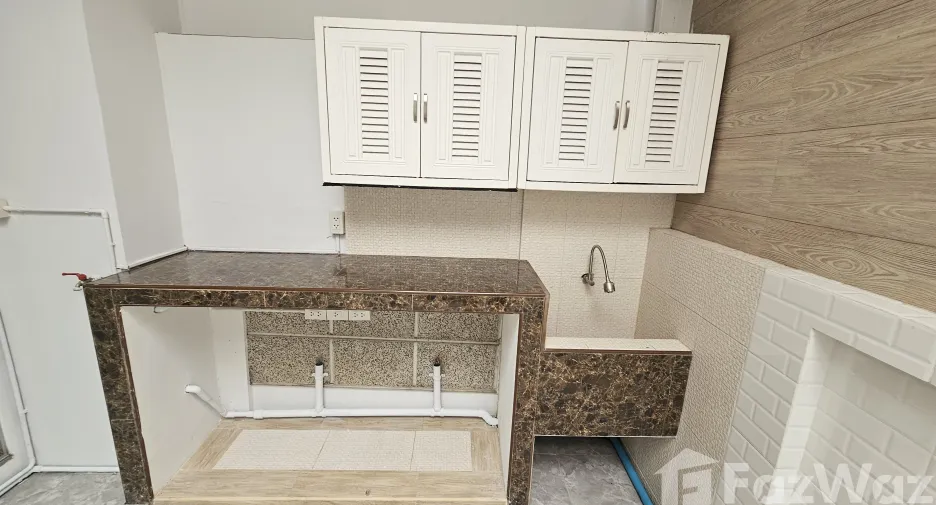 Casa adosada en venta de 3 habitaciones en Mueang Samut Prakan, Samut Prakan