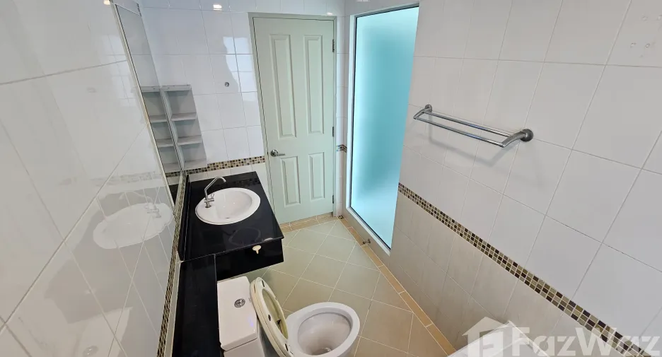 Casa adosada en venta de 3 habitaciones en Mueang Samut Prakan, Samut Prakan
