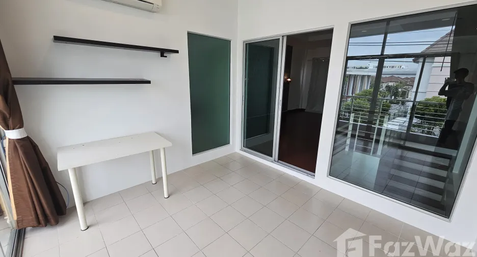 Casa adosada en venta de 3 habitaciones en Mueang Samut Prakan, Samut Prakan