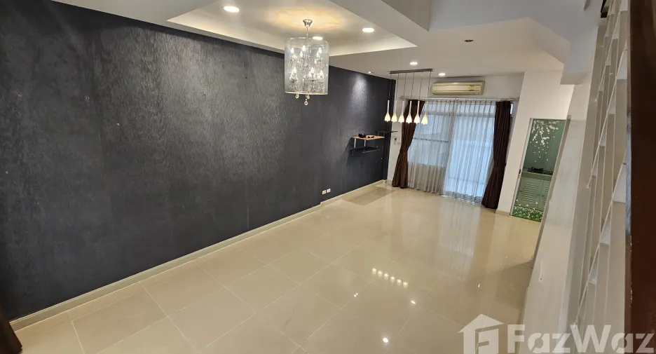 Casa adosada en venta de 3 habitaciones en Mueang Samut Prakan, Samut Prakan