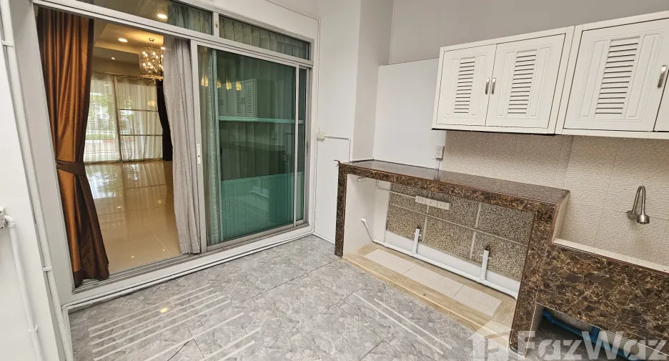 Casa adosada en venta de 3 habitaciones en Mueang Samut Prakan, Samut Prakan