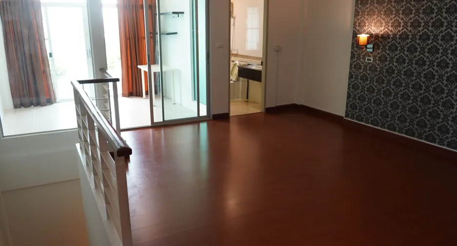 Casa adosada en venta de 3 habitaciones en Mueang Samut Prakan, Samut Prakan
