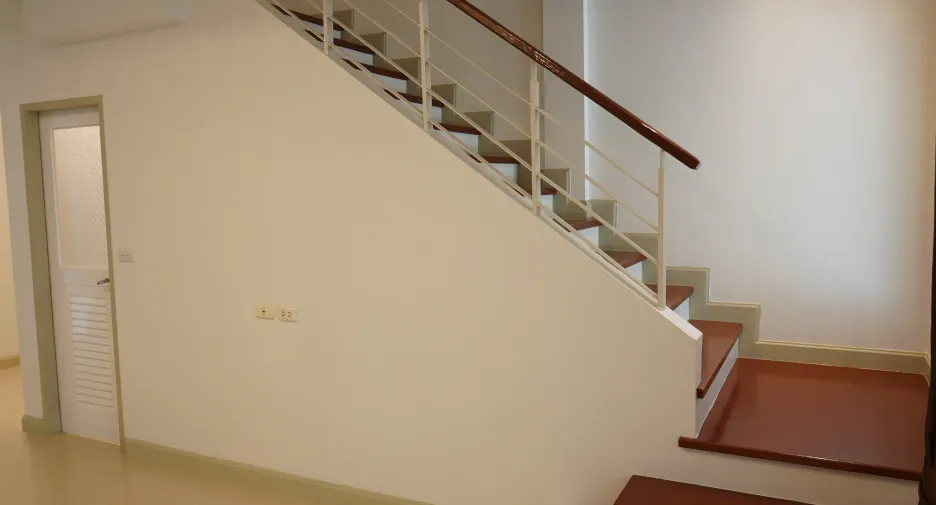 Casa adosada en venta de 3 habitaciones en Mueang Samut Prakan, Samut Prakan
