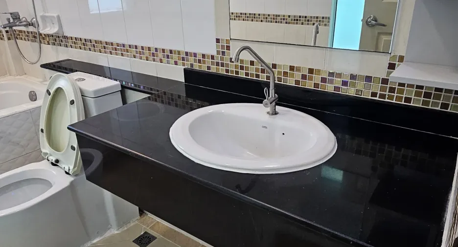 Casa adosada en venta de 3 habitaciones en Mueang Samut Prakan, Samut Prakan