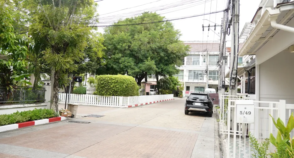 Casa adosada en venta de 3 habitaciones en Mueang Samut Prakan, Samut Prakan