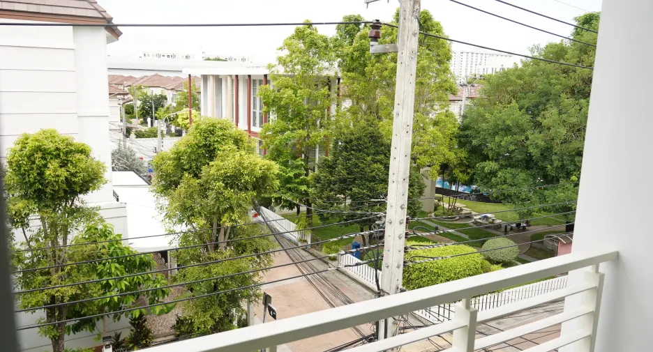 Casa adosada en venta de 3 habitaciones en Mueang Samut Prakan, Samut Prakan