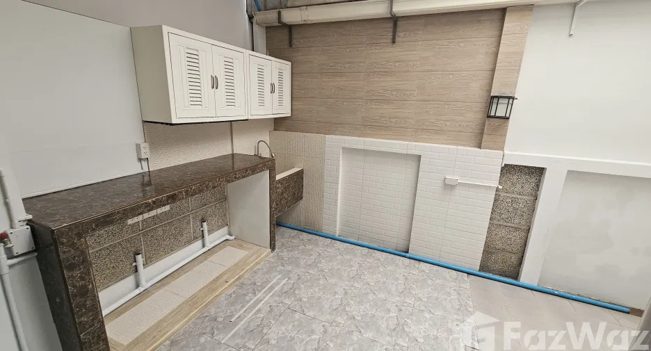 Casa adosada en venta de 3 habitaciones en Mueang Samut Prakan, Samut Prakan