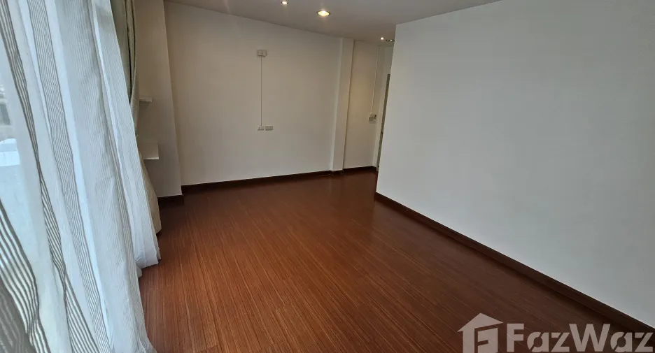 Casa adosada en venta de 3 habitaciones en Mueang Samut Prakan, Samut Prakan